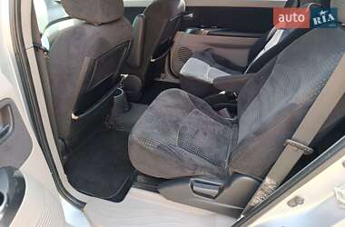 Минивэн Mitsubishi Grandis 2005 в 
