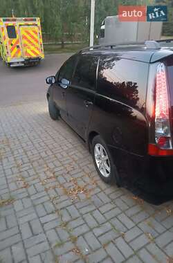 Мінівен Mitsubishi Grandis 2005 в 