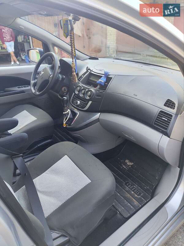 Минивэн Mitsubishi Grandis 2008 в Чернигове фото 6 Минивэн Mitsubishi Grandis 2008 в Чернигове