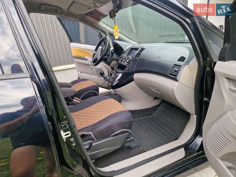 Минивэн Mitsubishi Grandis 2007 в Ужгороде