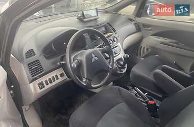 Минивэн Mitsubishi Grandis 2008 в 