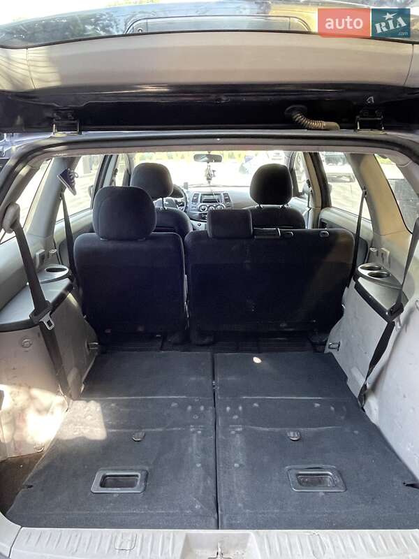Минивэн Mitsubishi Grandis 2006 в Ужгороде