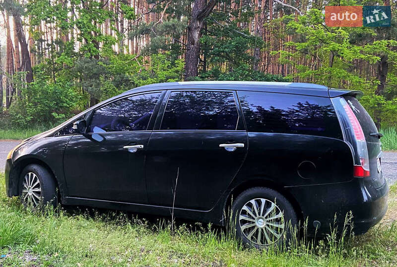 Минивэн Mitsubishi Grandis 2007 в 