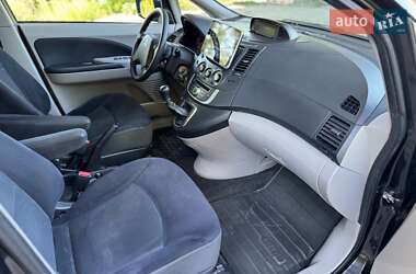 Минивэн Mitsubishi Grandis 2008 в 