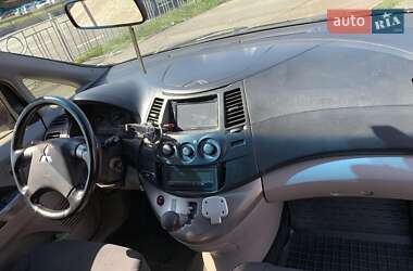Минивэн Mitsubishi Grandis 2008 в 