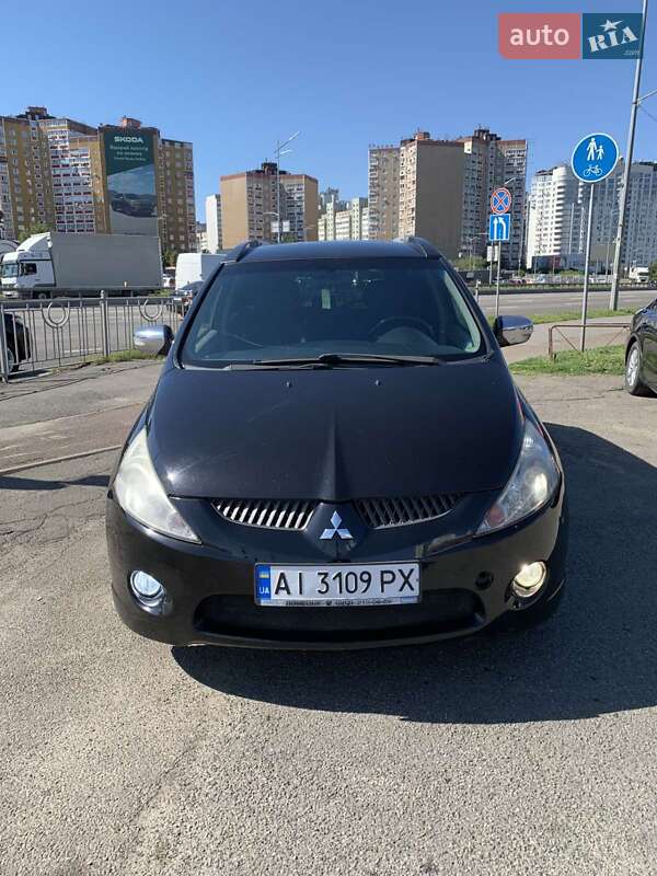 Минивэн Mitsubishi Grandis 2008 в 