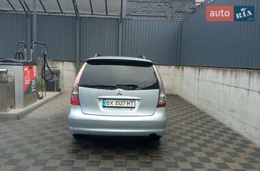 Минивэн Mitsubishi Grandis 2004 в 