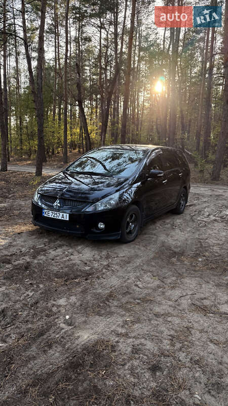 Mitsubishi Grandis 2006