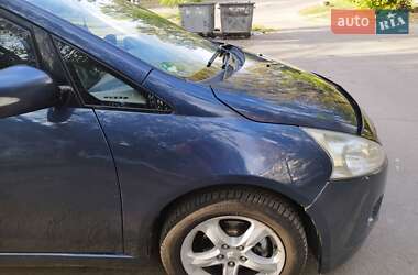 Минивэн Mitsubishi Grandis 2005 в 