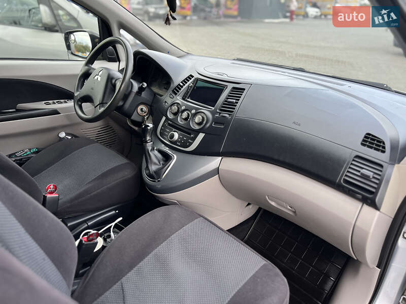 Мінівен Mitsubishi Grandis 2008 в Чернівцях