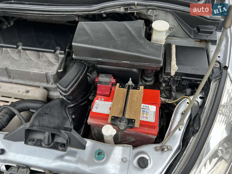 Мінівен Mitsubishi Grandis 2008 в Чернівцях