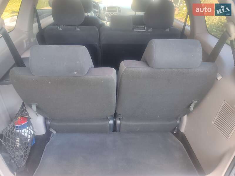 Минивэн Mitsubishi Grandis 2007 в Калуше