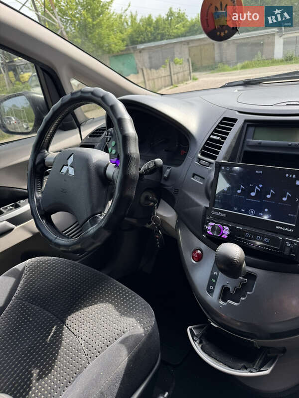 Мінівен Mitsubishi Grandis 2007 в Кам'янському