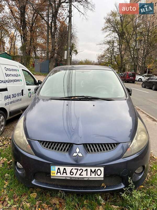 Mitsubishi Grandis 2005