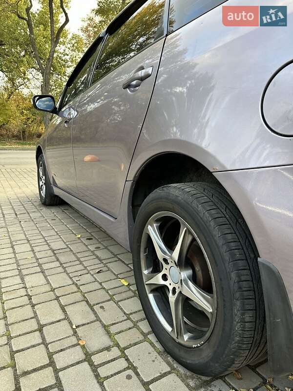 Мінівен Mitsubishi Grandis 2006 в Нікополі