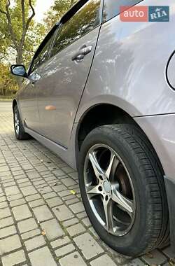 Минивэн Mitsubishi Grandis 2006 в  фото 8 Минивэн Mitsubishi Grandis 2006 в