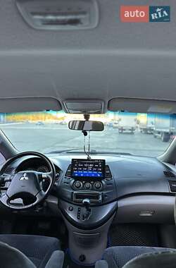 Минивэн Mitsubishi Grandis 2005 в  фото 18 Минивэн Mitsubishi Grandis 2005 в