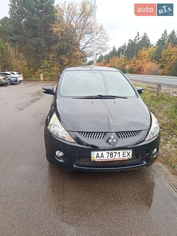 Минивэн Mitsubishi Grandis 2008 в 
