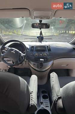 Минивэн Mitsubishi Grandis 2006 в  фото 9 Минивэн Mitsubishi Grandis 2006 в