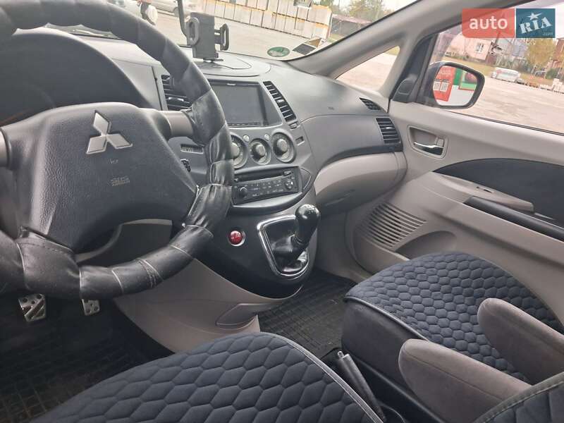 Мінівен Mitsubishi Grandis 2006 в Первомайську фото 14 Мінівен Mitsubishi Grandis 2006 в Первомайську