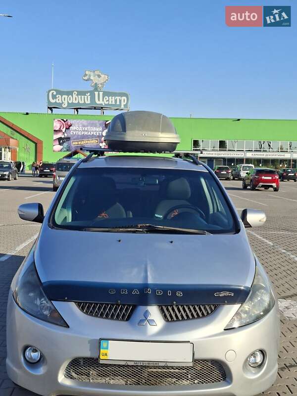 Минивэн Mitsubishi Grandis 2006 в Черновцах