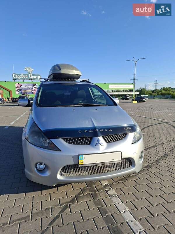 Минивэн Mitsubishi Grandis 2006 в Черновцах