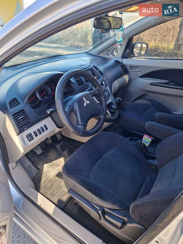 Минивэн Mitsubishi Grandis 2008 в Могилев-Подольске