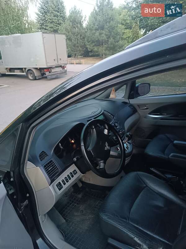 Минивэн Mitsubishi Grandis 2005 в Ровно фото 16 Минивэн Mitsubishi Grandis 2005 в Ровно