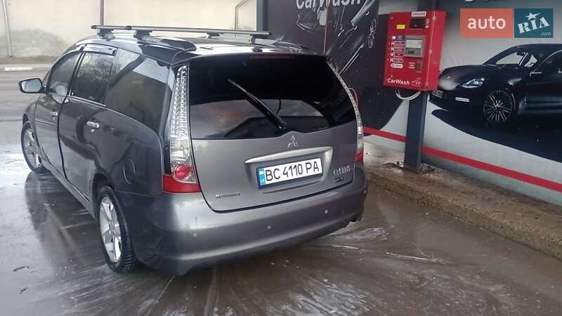 Минивэн Mitsubishi Grandis 2007 в Стрые