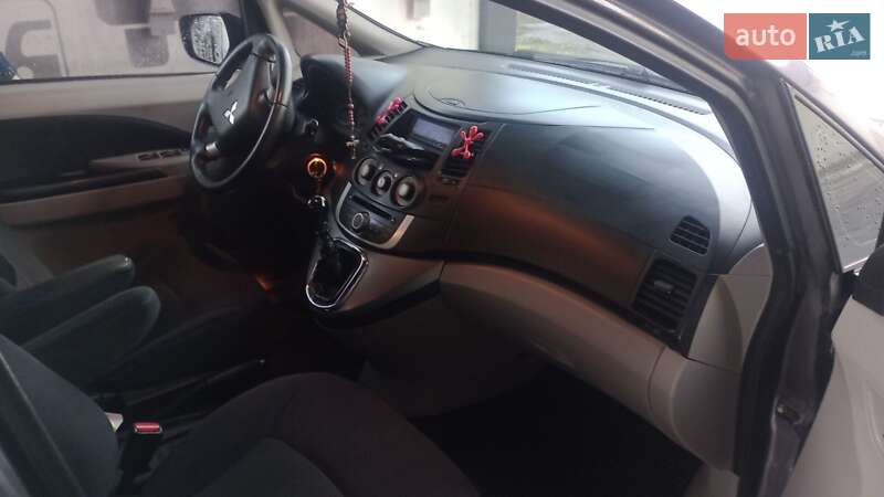 Минивэн Mitsubishi Grandis 2007 в Стрые