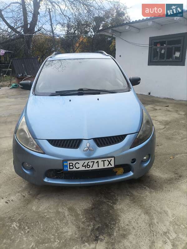 Минивэн Mitsubishi Grandis 2004 в Дубно