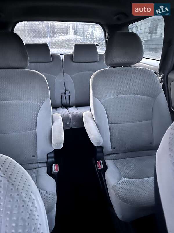 Минивэн Mitsubishi Grandis 2004 в Гатном фото 13 Минивэн Mitsubishi Grandis 2004 в Гатном