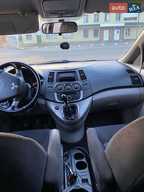 Мінівен Mitsubishi Grandis 2008 в Умані