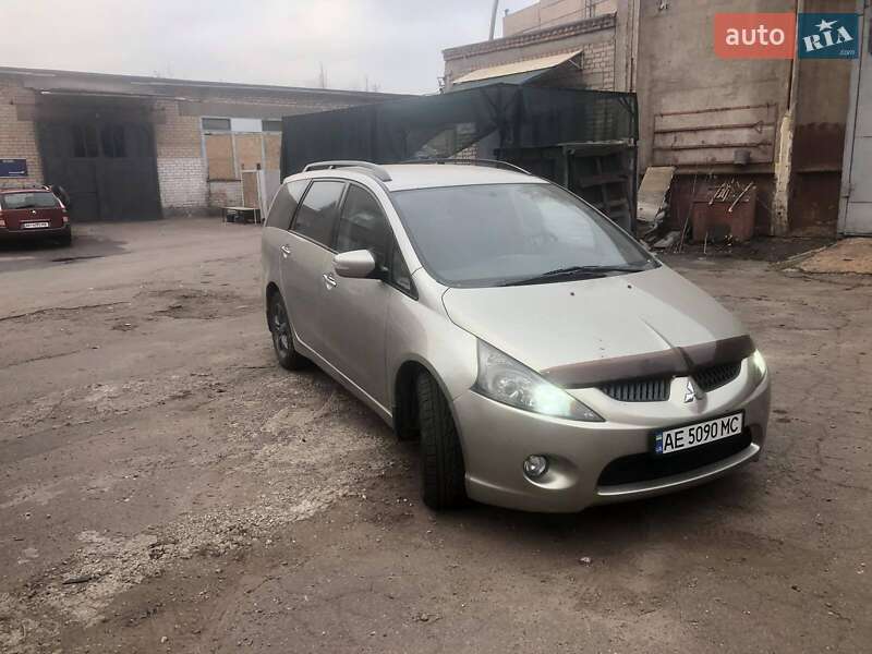 Mitsubishi Grandis 2006