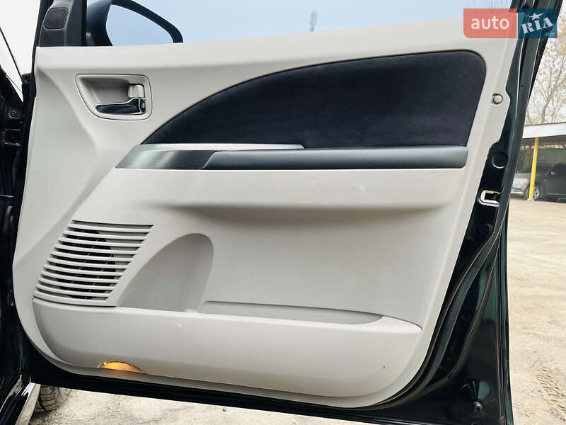 Мінівен Mitsubishi Grandis 2007 в Кам'янському