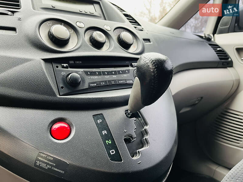 Мінівен Mitsubishi Grandis 2007 в Кам'янському