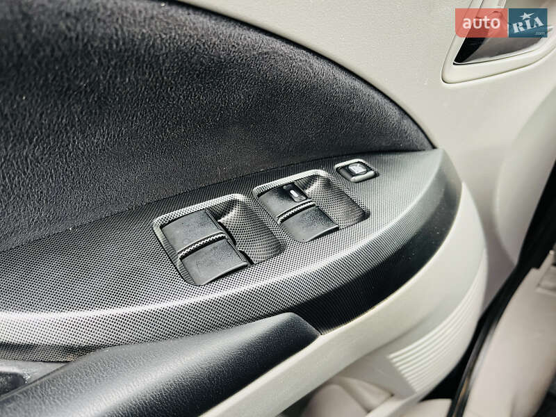 Мінівен Mitsubishi Grandis 2007 в Кам'янському
