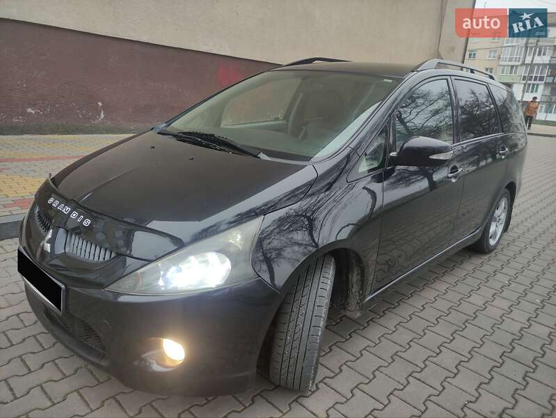 Mitsubishi Grandis 2005