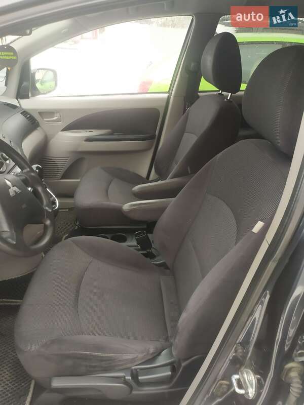 Минивэн Mitsubishi Grandis 2006 в Хмельницком