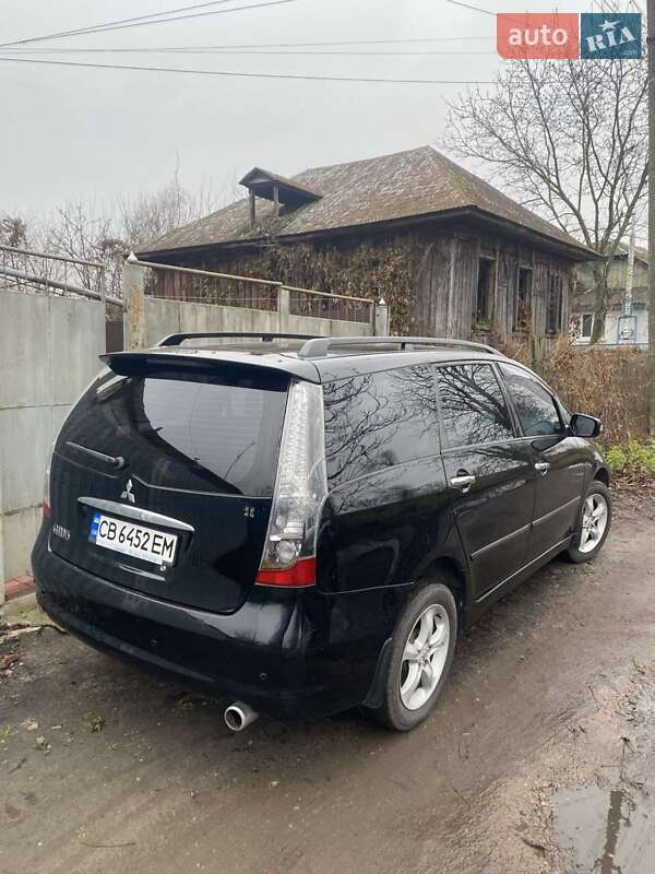 Mitsubishi Grandis 2006