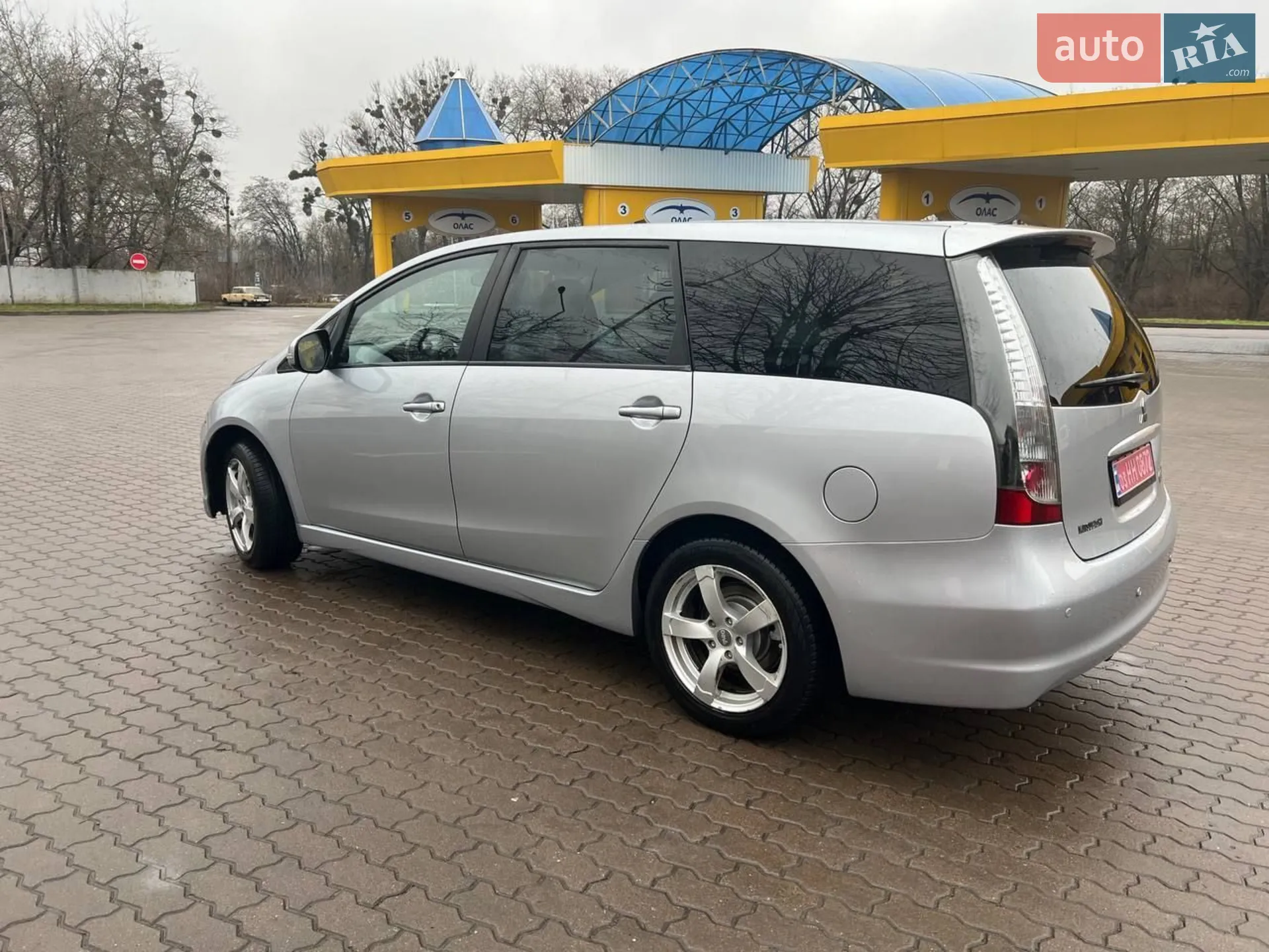 2010 Mitsubishi Grandis - мініатюра 7