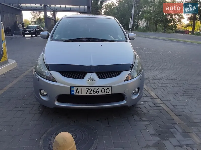 Mitsubishi Grandis 2006