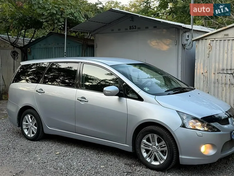 Mitsubishi Grandis 2005