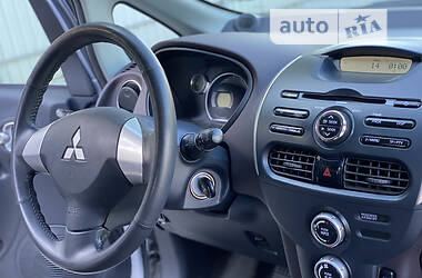 Хэтчбек Mitsubishi i-MiEV 2012 в 
