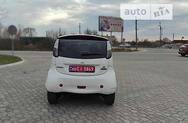 Хэтчбек Mitsubishi i-MiEV 2012 в 
