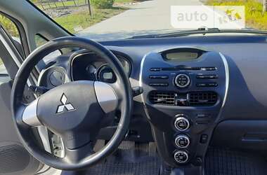 Хэтчбек Mitsubishi i-MiEV 2014 в 