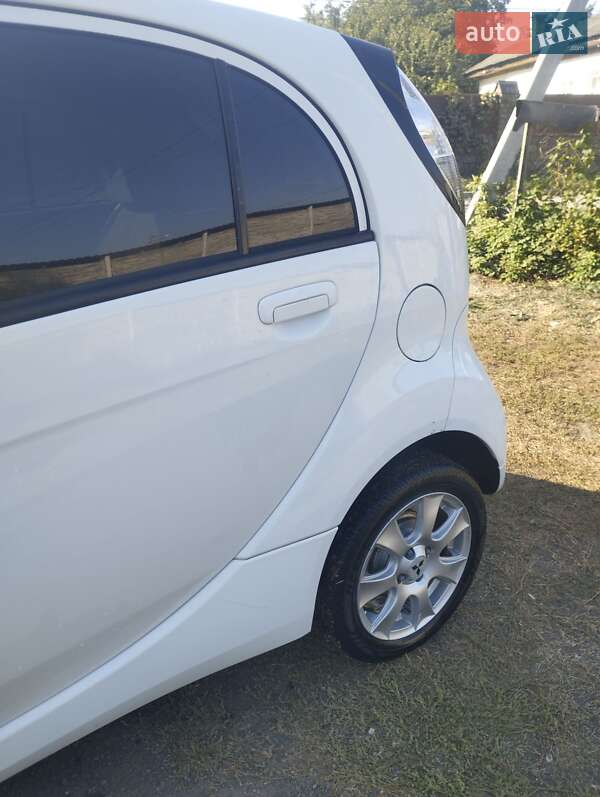 Хэтчбек Mitsubishi i-MiEV 2012 в Смеле