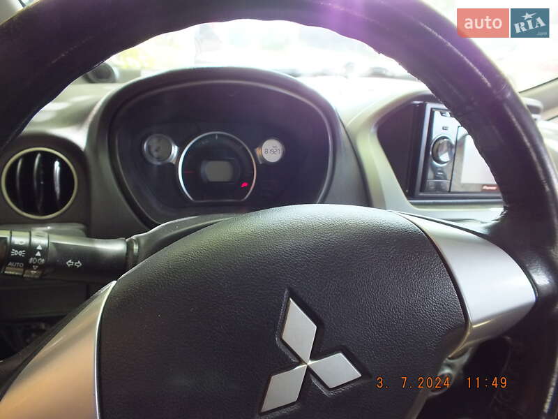Хэтчбек Mitsubishi i-MiEV 2010 в Южноукраинске