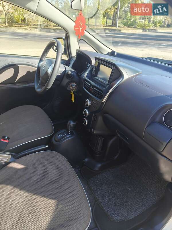 Хэтчбек Mitsubishi i-MiEV 2013 в Вараше
