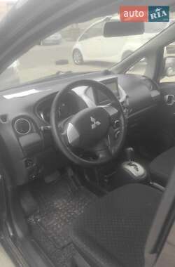 Хэтчбек Mitsubishi i-MiEV 2011 в 